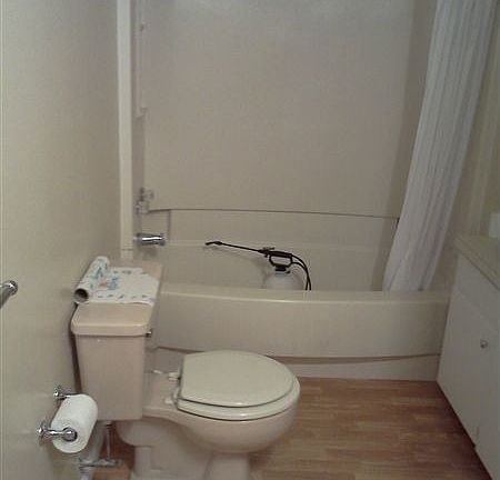 817 Geddes Hallway Main Bath