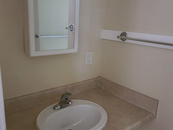 2nd image of 31 Moore St #2