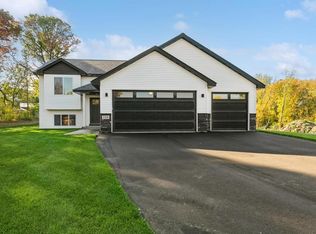 6006 Fuller Cir, Wyoming, MN 55092