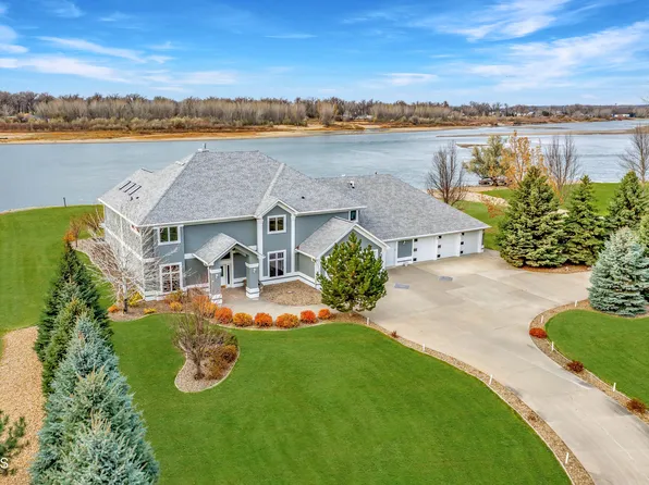 2240 Harbor Dr, Bismarck, ND 58504