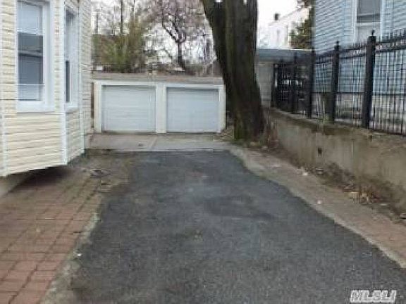 Driveway/garages