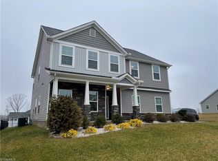 3106 York Place Dr, Walkertown, NC 27051