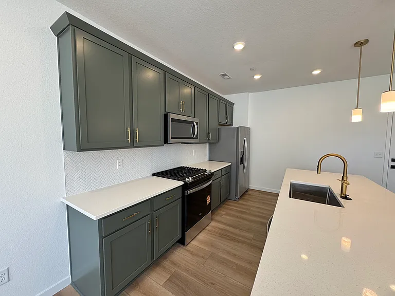 764 Nob Hill Ln — Photo 5