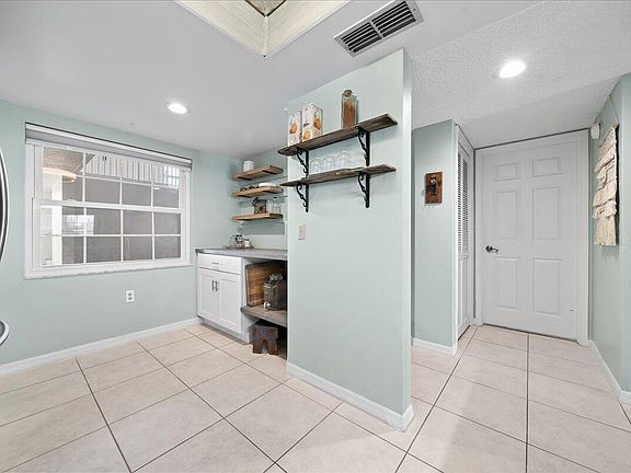 5th image of 570 S Brevard Ave APT 712