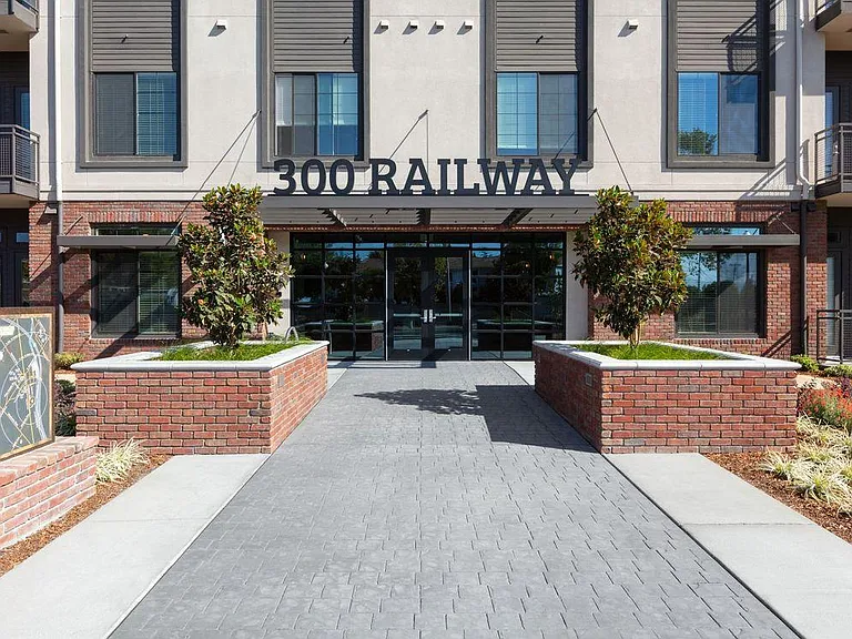 300 Railway Ave — Photo 20