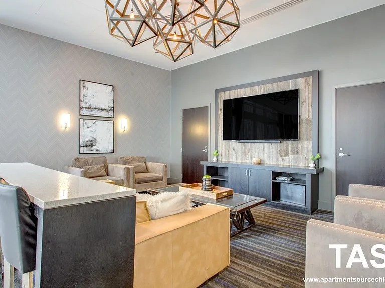 355 E Ohio Studio #STUDIO — Photo 33