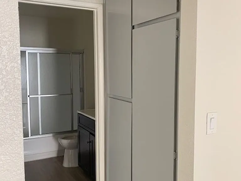 Laurel Canyon Apartments — Photo 11
