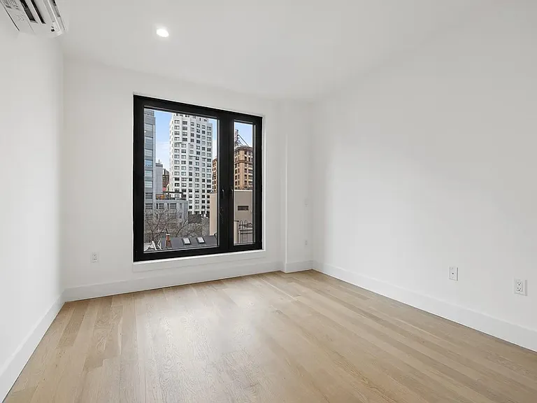 260 Gold St #421 — Photo 4