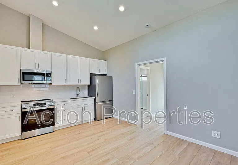 370 Camille Ct — Photo 5