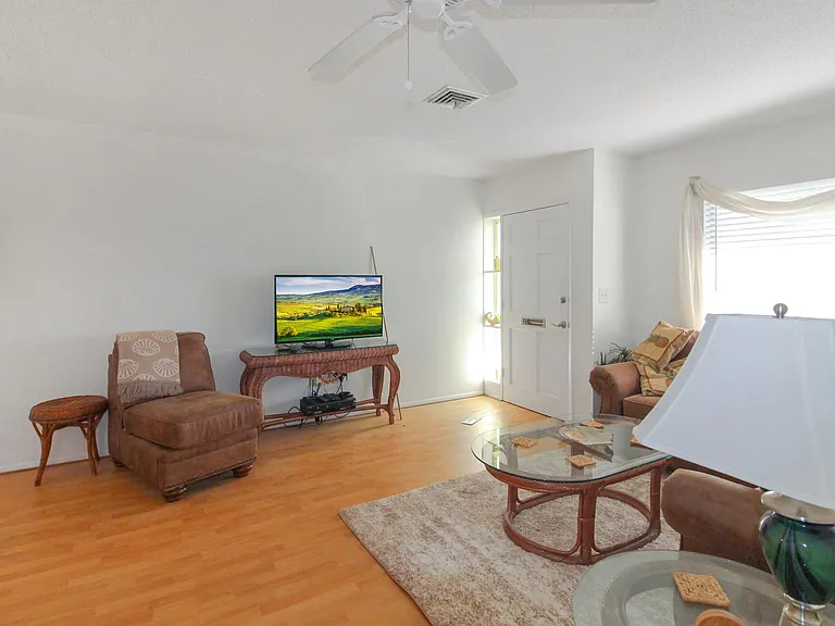 109 Field Ave E — Photo 10