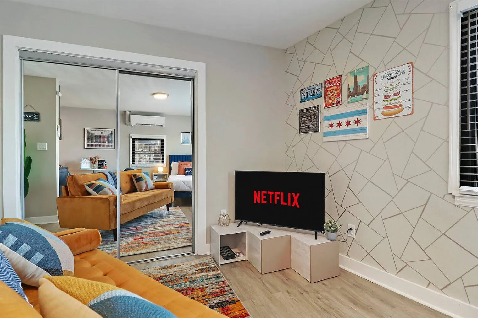 1 bed, 1.0 bath, $2,418 — Photo 2