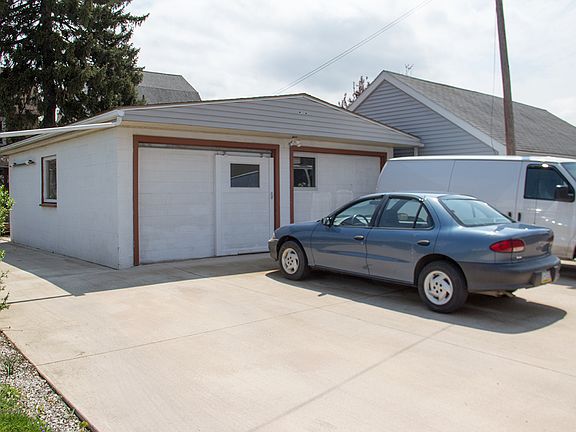 2-car garage, parking for 3