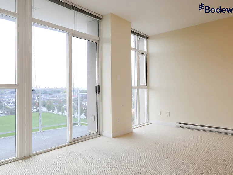 1483 King Edward Ave E — Photo 8