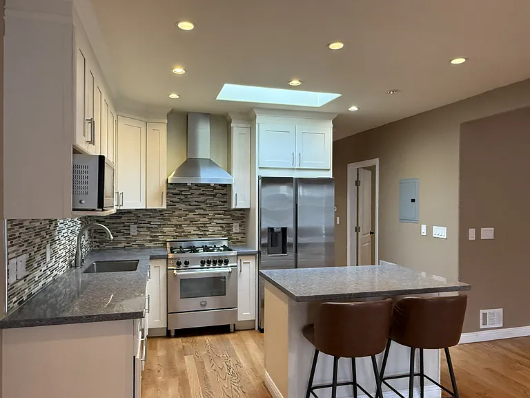 Mangels Ave — Photo 8
