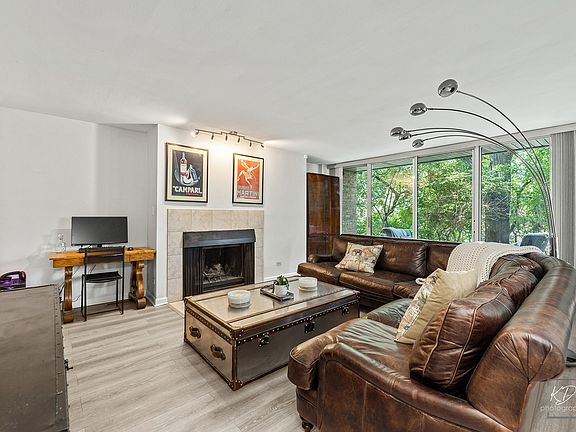 3rd image of 5810 Oakwood Dr Unit 1L