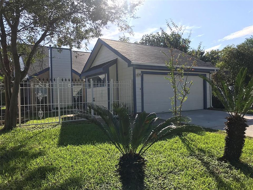 1st image of 11815 Fairpoint Dr