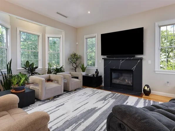 229 Victory Rd #229, Quincy, MA 02171