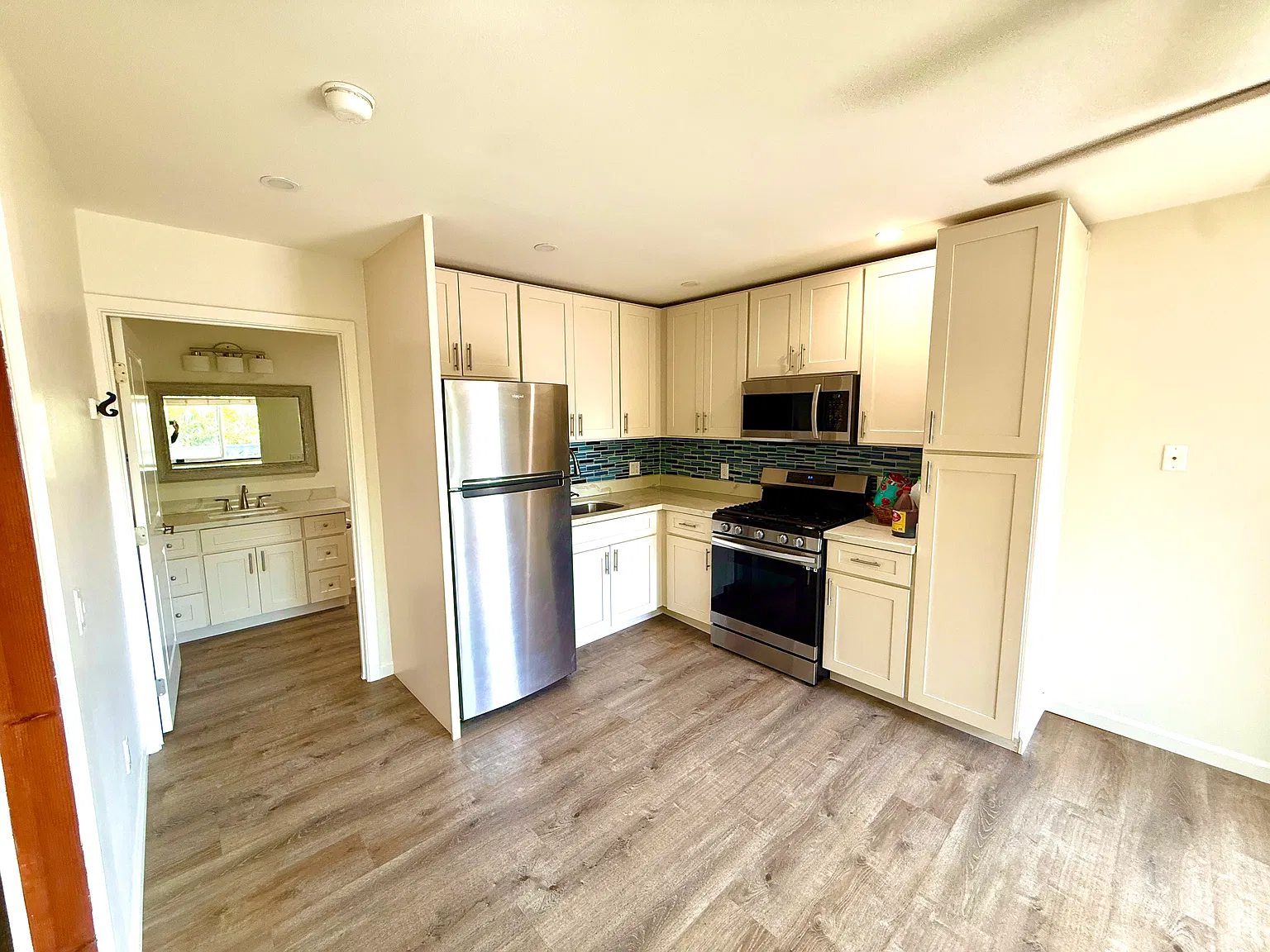 2 bed, 650 sqft, $3,200 — Photo 4