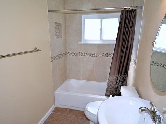 4th image of 8002 Princess Jeanne Ave NE