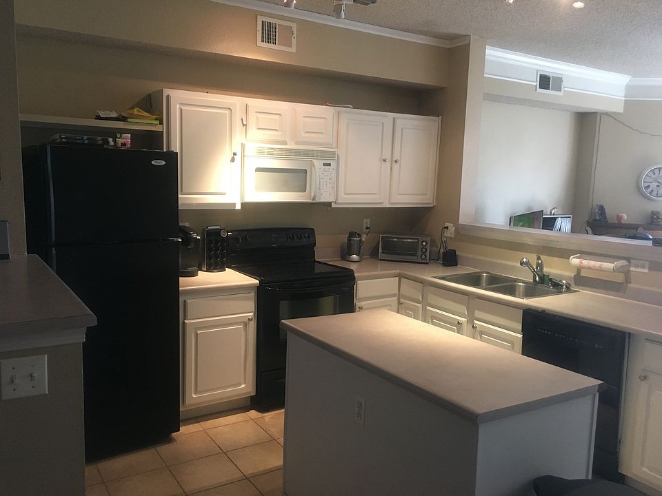 2nd image of 1926 Oxford Ln