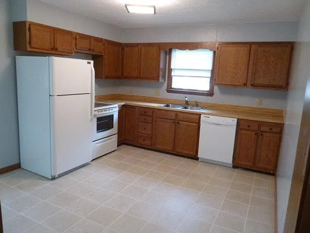 2 bed, 1000 sqft, $850 — Photo 2