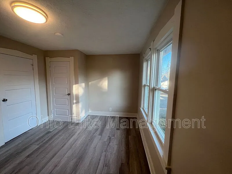 3 bed, 1.0 bath, 1120 sqft, $1,190 — Photo 3