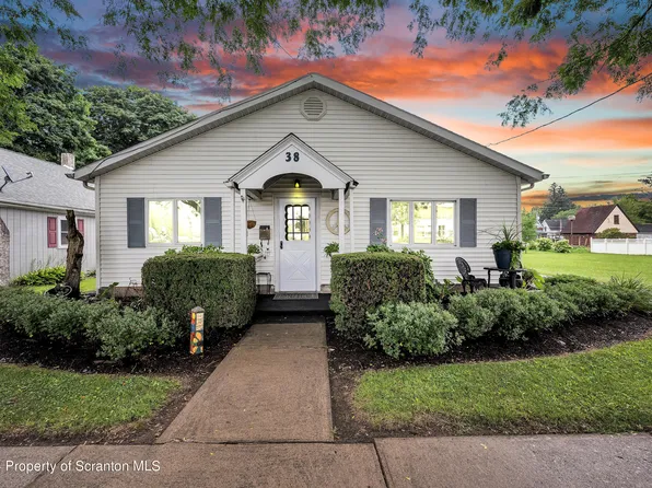 38 Philadelphia Ave, Tunkhannock, PA 18657