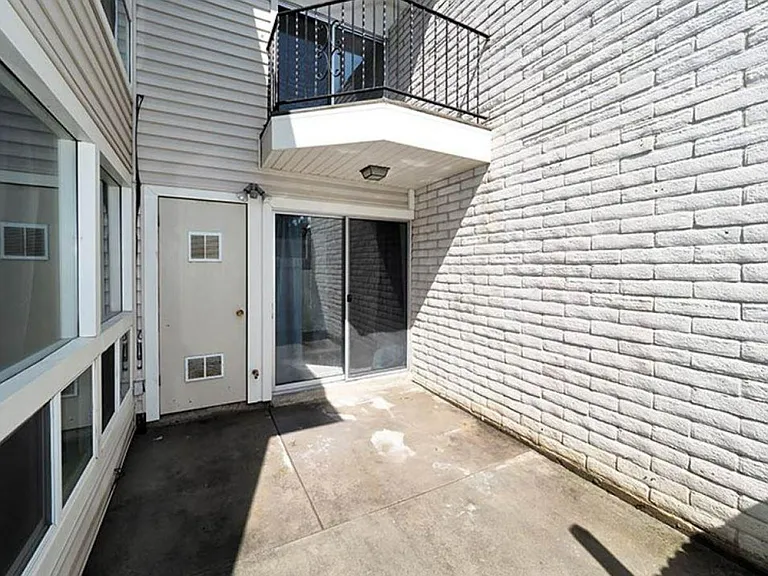 7907 S Harvel Dr — Photo 14