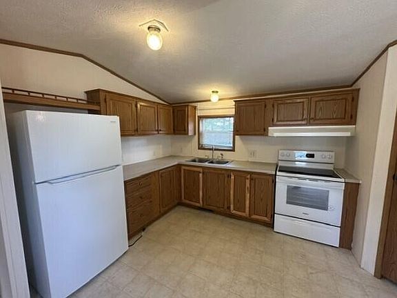 3rd image of 499 Augusta Road #18