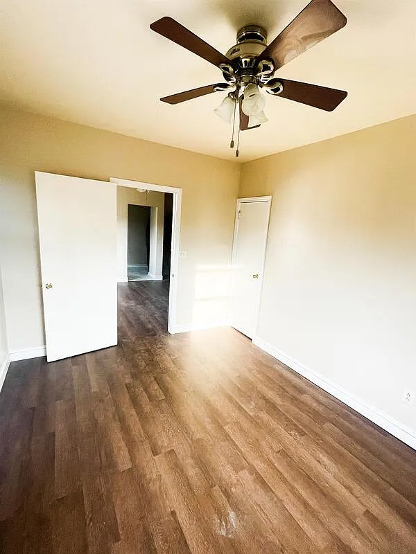 Building Photo - 3500 Elm St #6