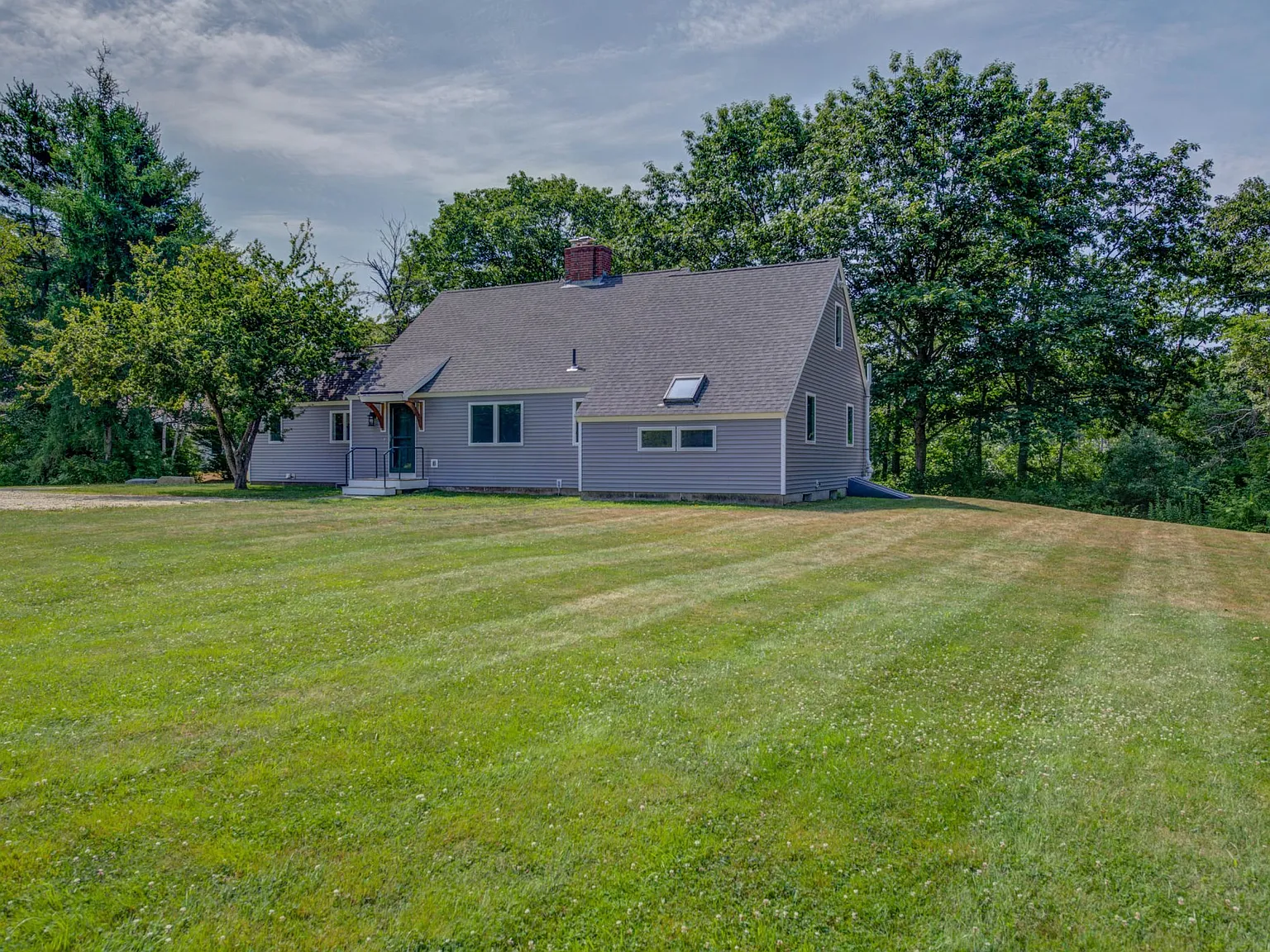4 bed, 2.5 bath, 2391 sqft, $3,800 — Photo 2