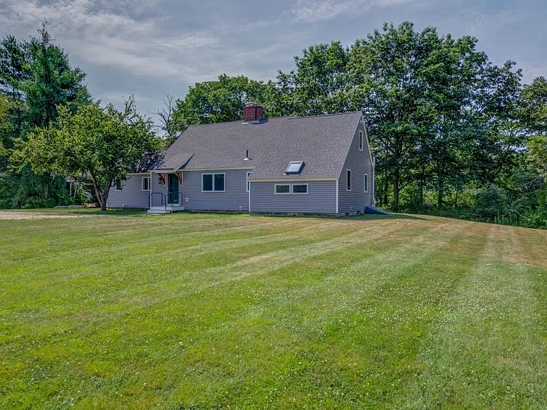 339 River Rd — Photo 2