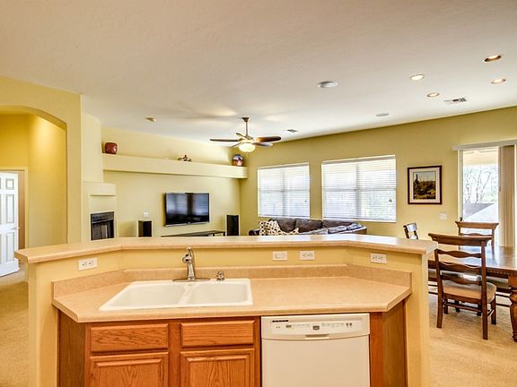 3rd image of 2905 W Desert Glory Dr