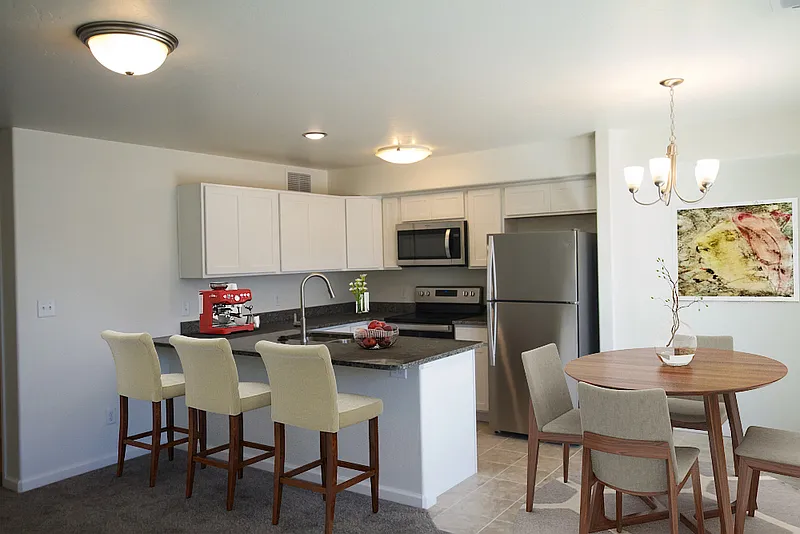 3 bed, 2.0 bath, 1318 sqft, $1,950 — Photo 4