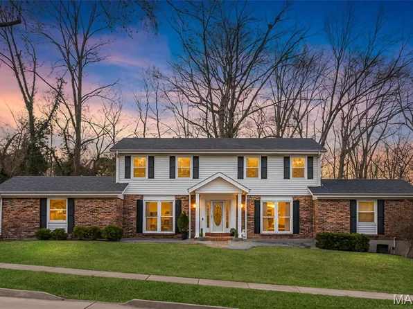 135 S Greentrails Dr, Chesterfield, MO 63017