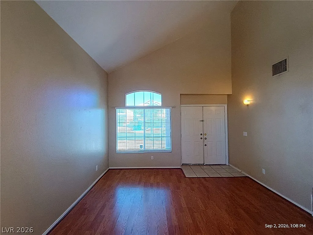 3 bed, 2.5 bath, 1528 sqft, $1,946 — Photo 2