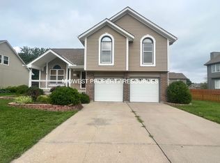 3514 SW Windsong Dr, Lees Summit, MO 64082