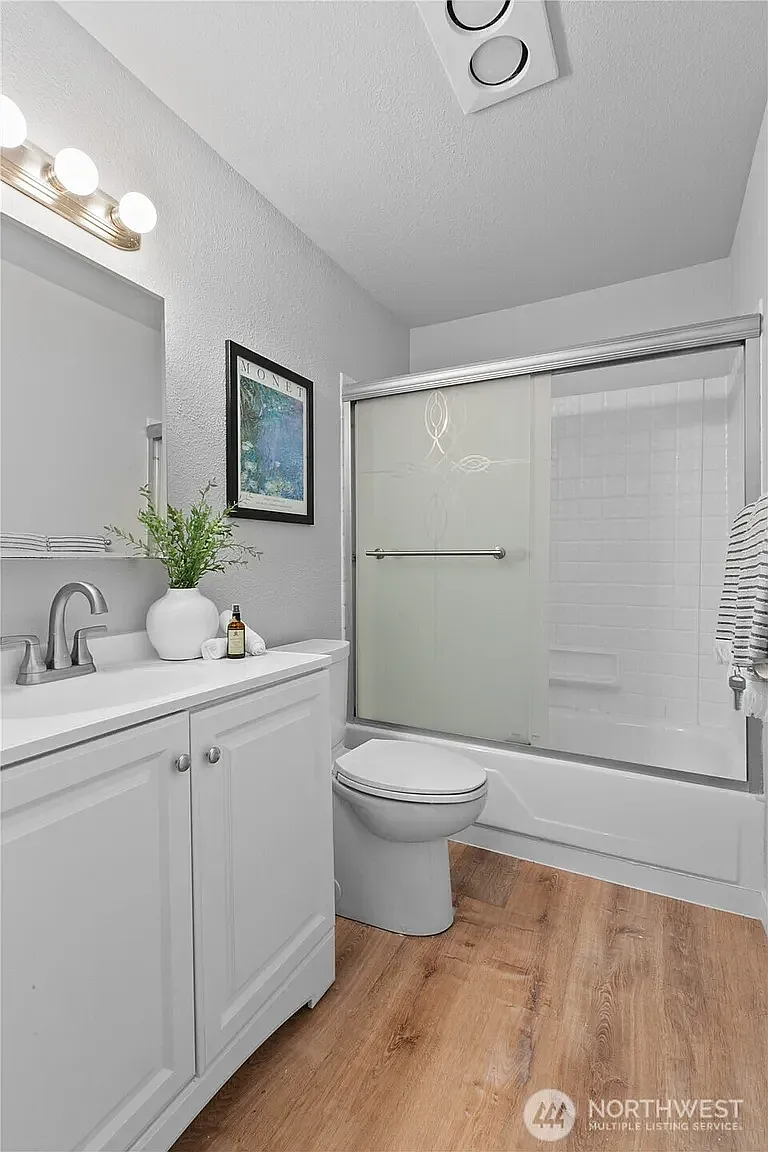 2 bed, 963 sqft, $2,369 — Photo 2