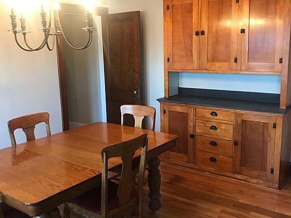 Dining room's built-in cabinets