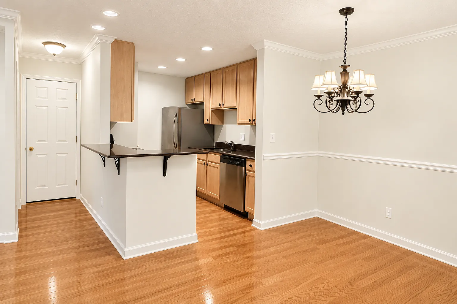 1 bed, 950 sqft, $1,650 — Photo 1