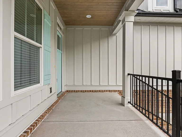 527 S Middleton Dr NW — Photo 2