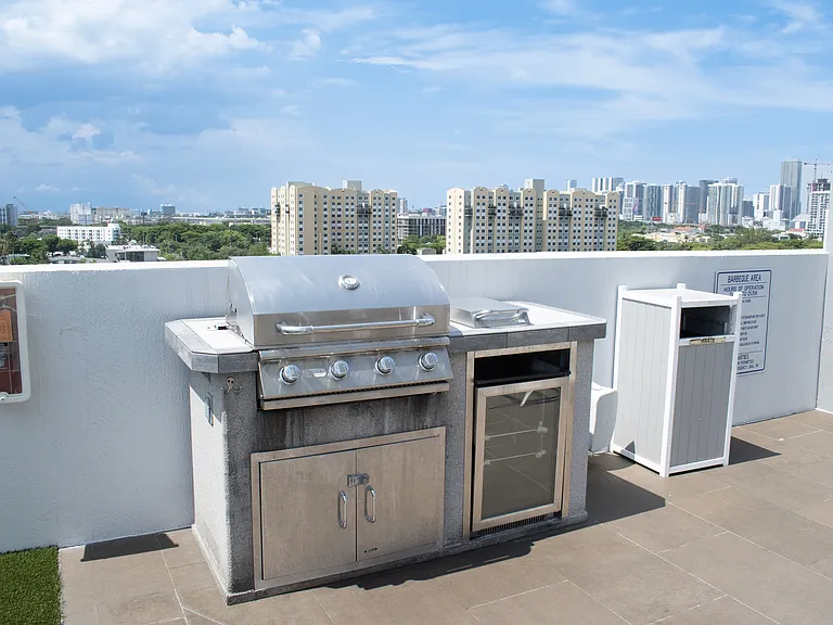 Rooftop BBQ & Stunning Views