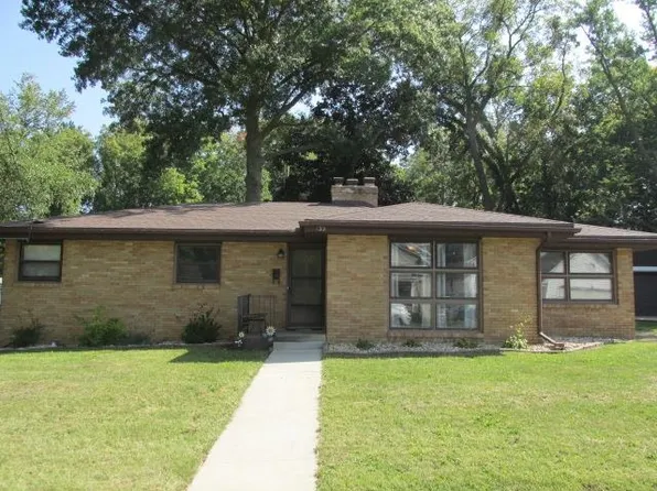 133 N Sunset Ave, Freeport, IL 61032