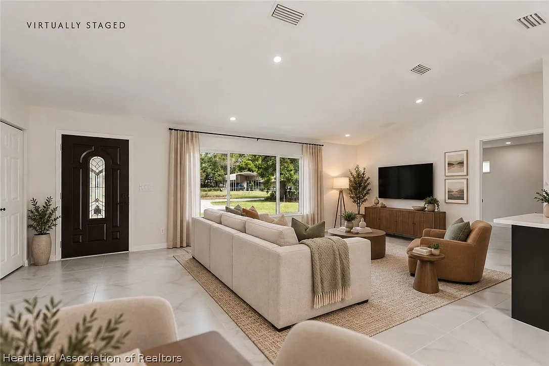 3 bed, 2.0 bath, 1500 sqft, $2,200 — Photo 4