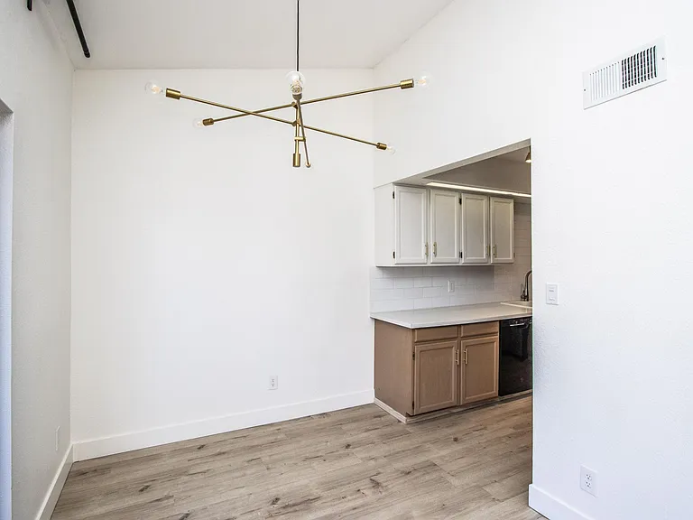 3102 E Clarendon Ave #207 — Photo 9