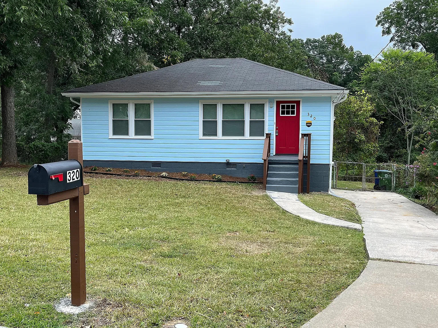 3 bed, 1044 sqft, $1,950 — Photo 1