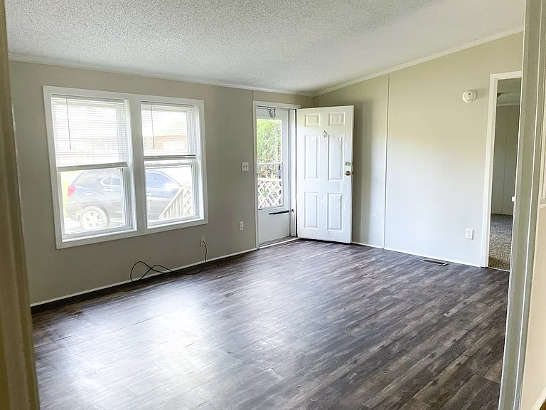 Fairview Crossing — Photo 19