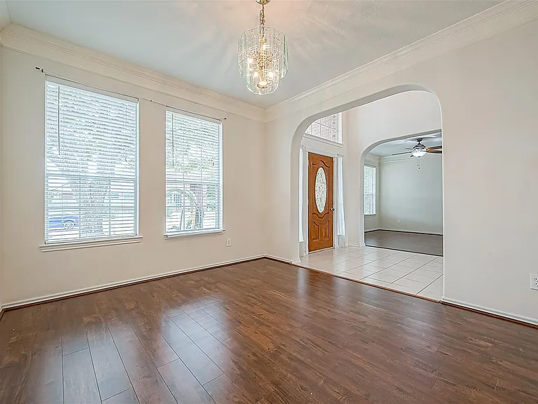 2422 Leanett Way — Photo 9