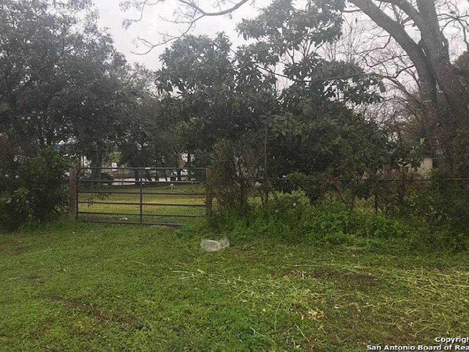 2nd image of 1426 State Highway 46 S
