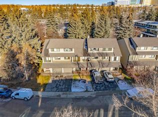 116 S Point Dr NW, Calgary, AB T3B 5B3